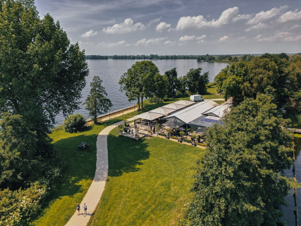 Restaurant aan het water Vinkeveen met uitzicht op de Vinkeveense Plassen